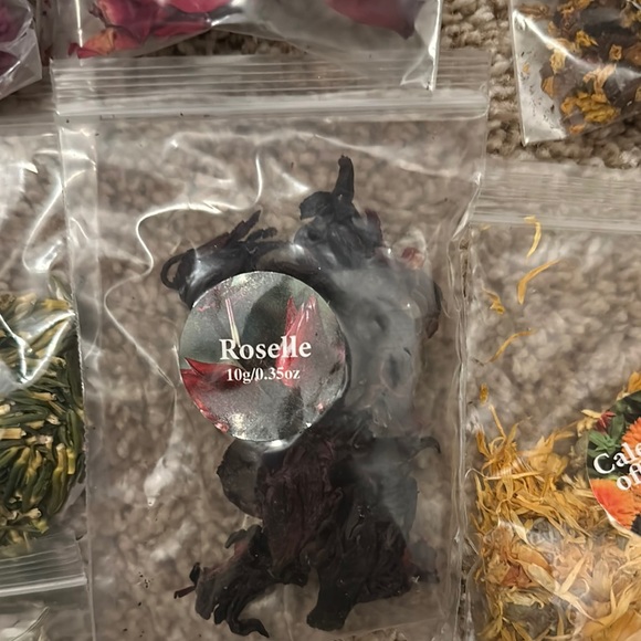 Assorted Dried Flowers Collection - Picture 8 of 16